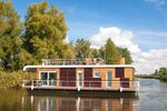 Modernes Hausboot - Wohnen und Leben auf dem Wasser